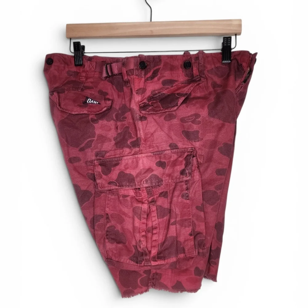 Gant by Michael Bastian Perfect Cargo Shorts In Red Camo Size 34